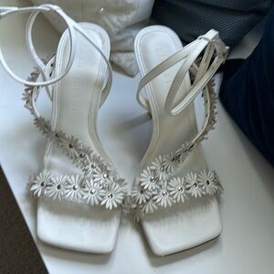Gianni Bini White leather upper sandals. Size 9 excellent used condition.